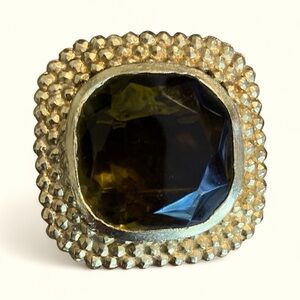 Accessocraft 1940s Olivine Glass Solitaire Square Brooch *Book Piece*
